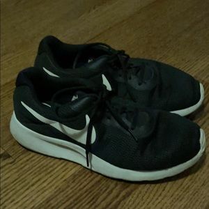 Classic white on black Nike sneakers!